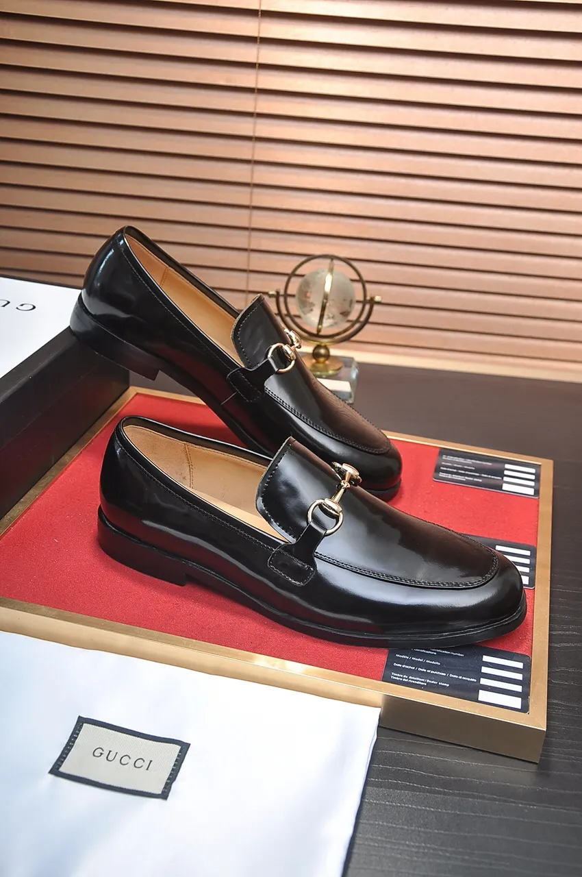 Factory price 540💶Italian top luxury men's shoe giant (GUCCI) (Gucci) (full cowhide lining) new arrival🍃Original European style🔰 Pleasant to the eye😍In order to make the shoes more durable and non-deformable🌀The production continues to follow traditional methods but there is still no lack of innovation💪The original sheepskin is chosen for the leather♻️Smooth, natural and exceptionally bright⭐Made of imported cowhide The rich man’s first choice 38-45 (45 customized)